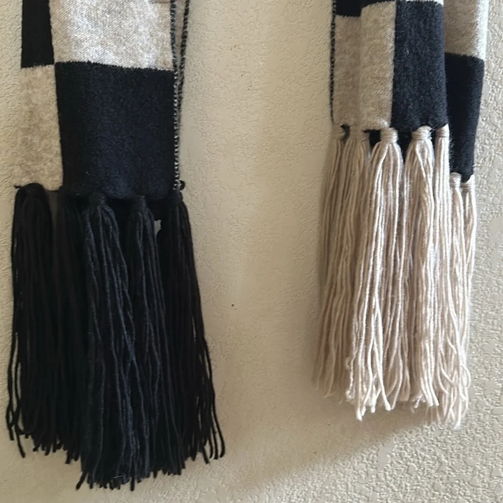 RARE ANTHROPOLOGIE | Checkered Scarf